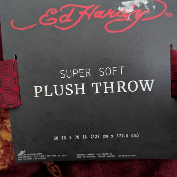 Ed Hardy Red and Gold Plush Throw - Picture 2 of 2